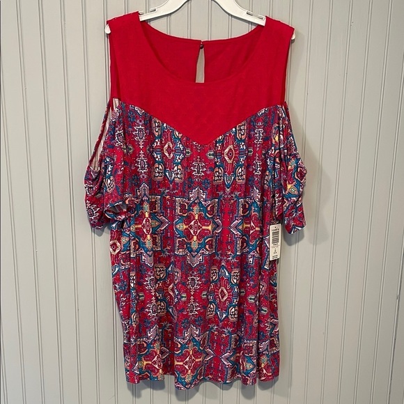TORRID Super Soft Knit Tile Print Short Sleeve Cold Shoulder Blouse | 3X NWT - Picture 2 of 9